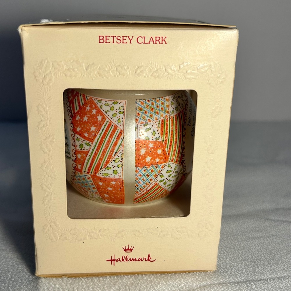 Betsy‎ Clark Hallmark Glass Keepsake Ornament 1981 Christmas Quilt Design - Picture 2 of 6